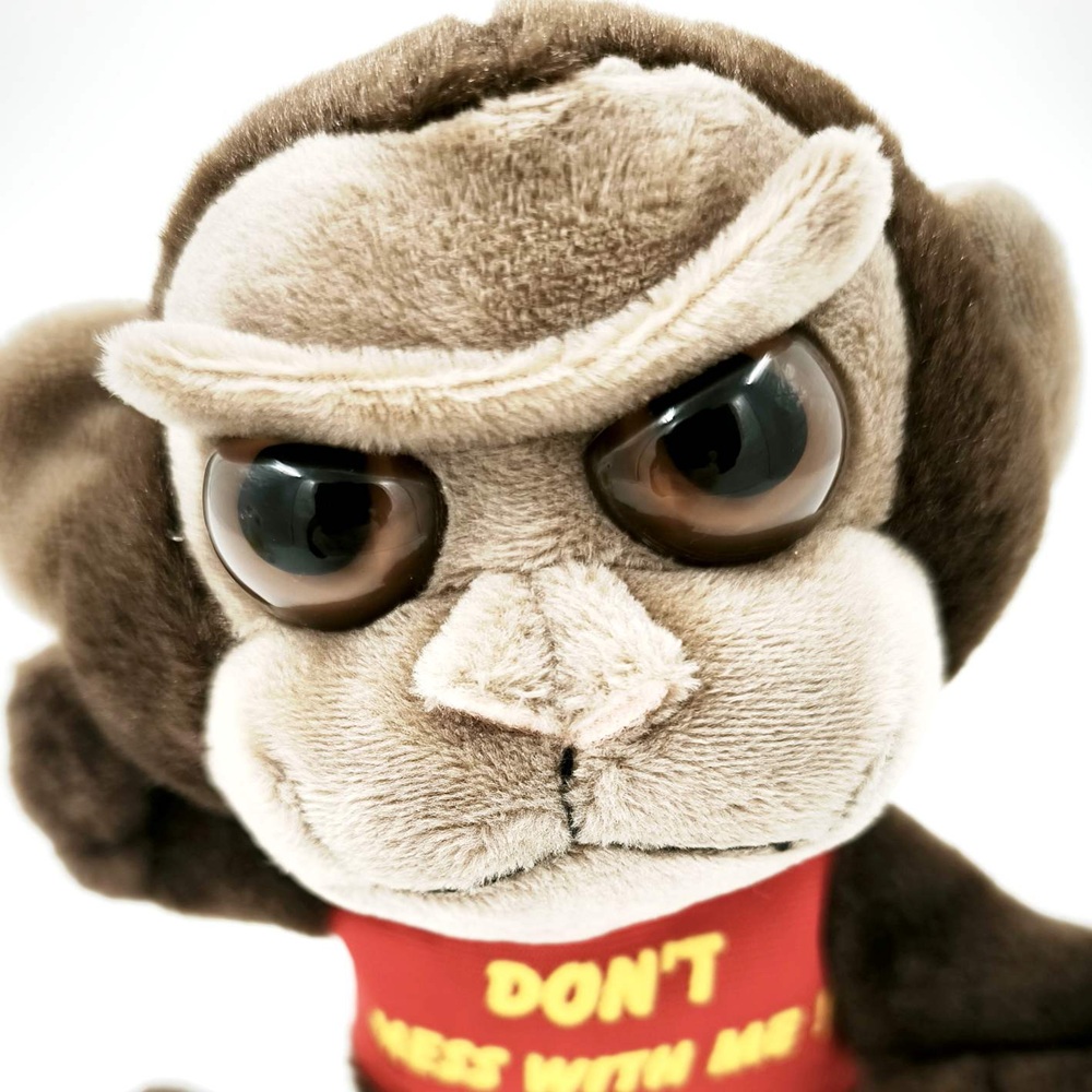 Mérges hisztis majom plüssfigura – aranyos és szórakoztató játékgyűjtemény 4