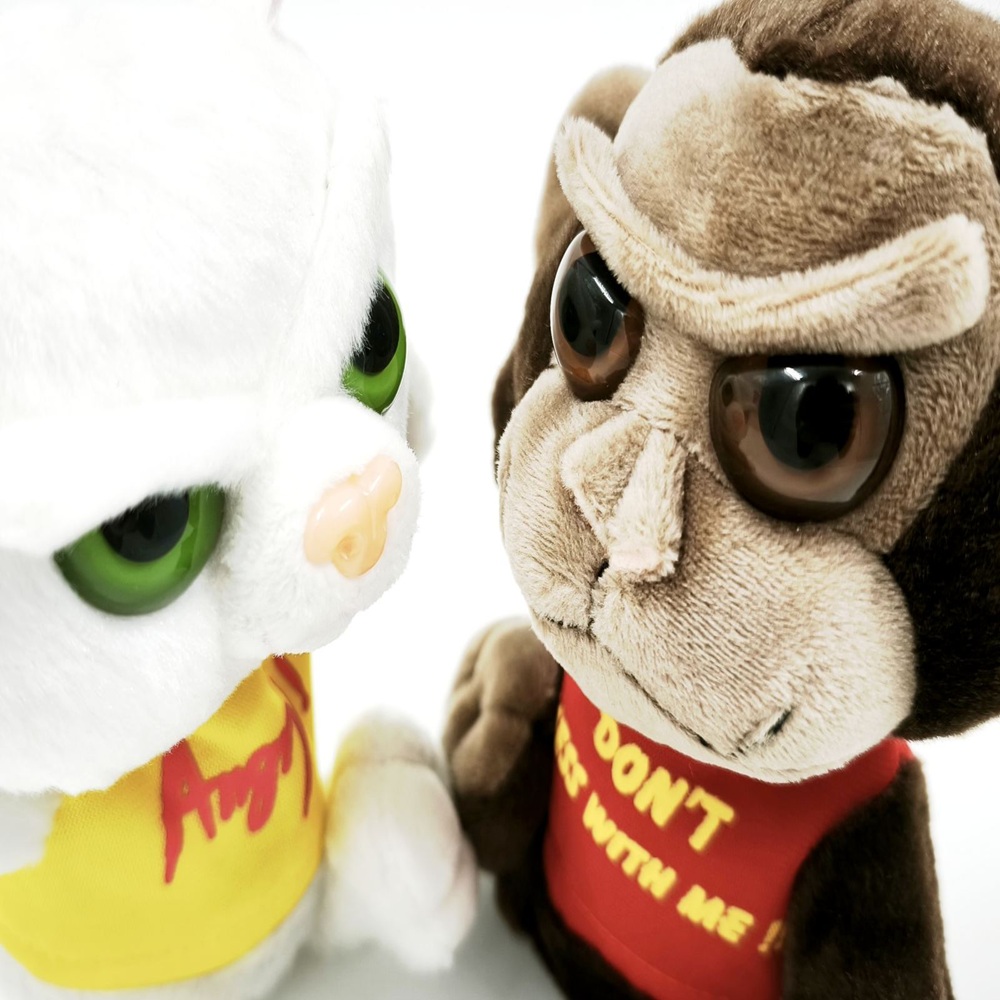 Mérges hisztis majom plüssfigura – aranyos és szórakoztató játékgyűjtemény 6